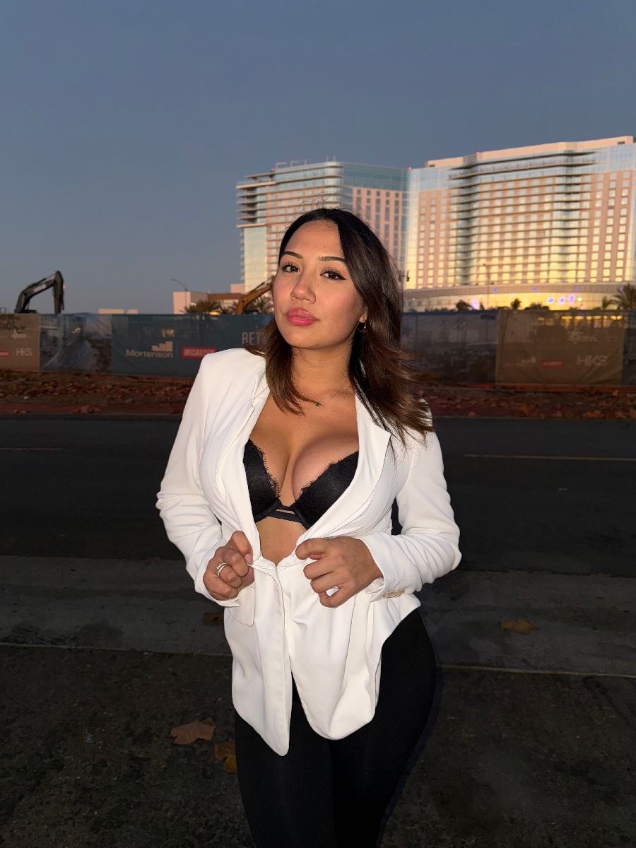 Take a pause and enjoy Ali Cruz — streaming from Santo Andre