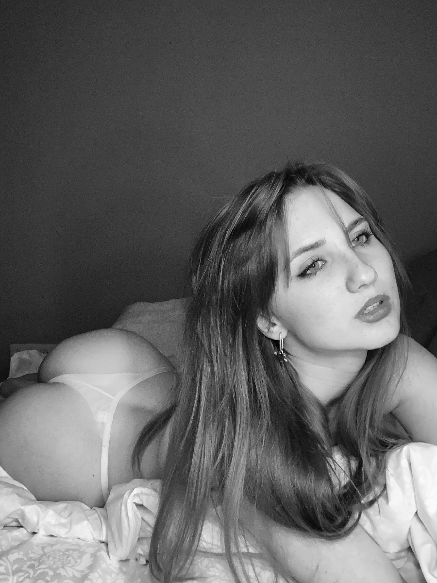 Take a pause and enjoy Nata nude — streaming from Santo Andre