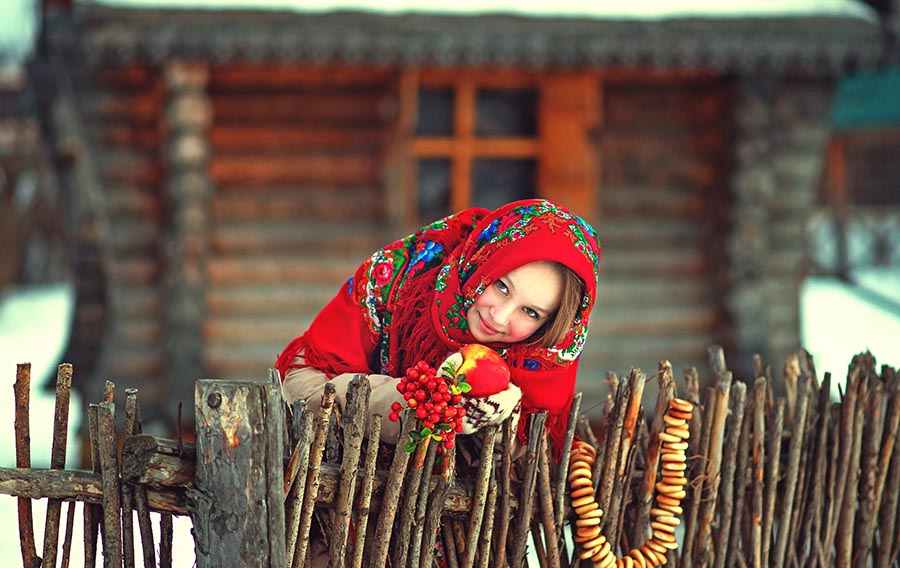 Sexy girl Women in Slavic costumes in Santo Andre