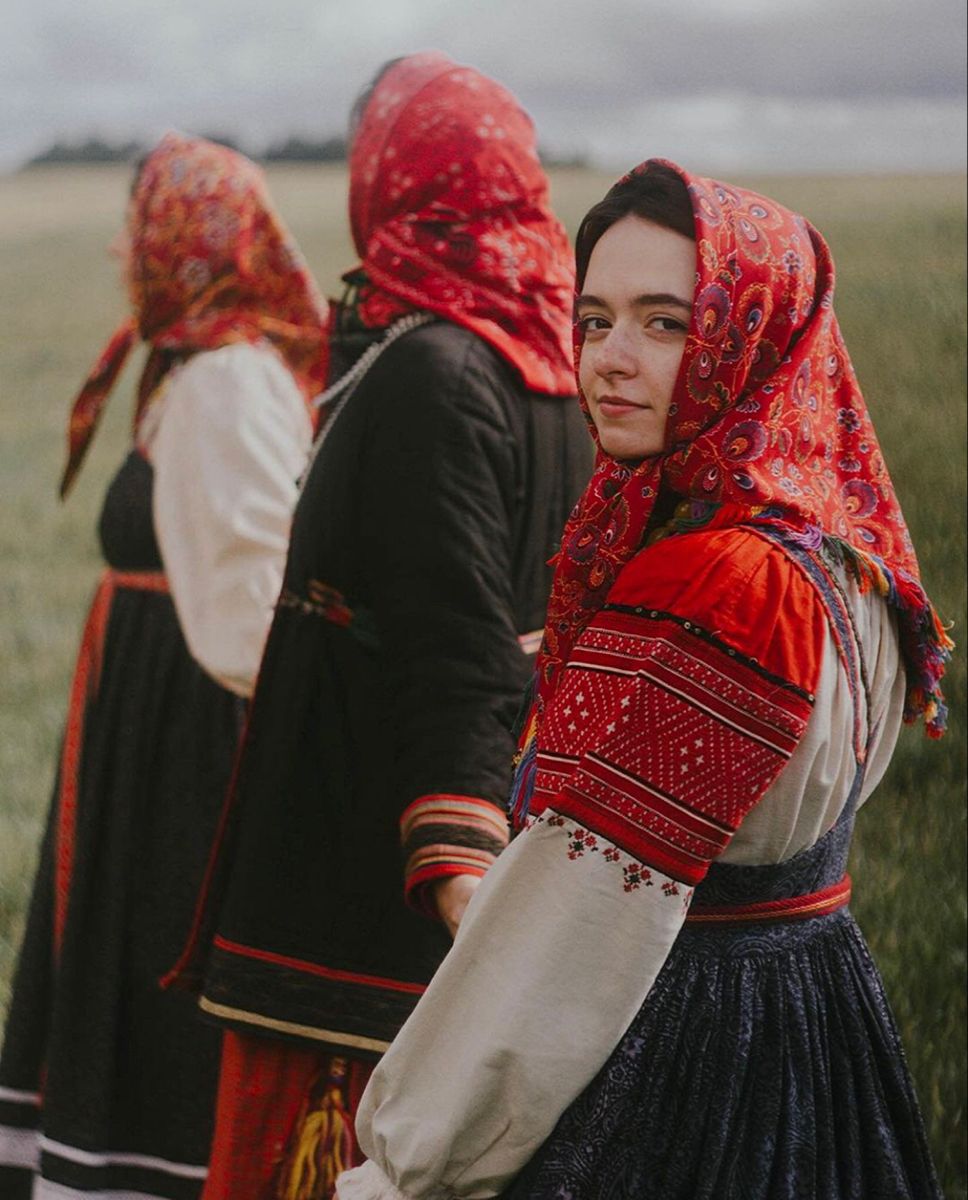 Women in Slavic costumes in Santo Andre