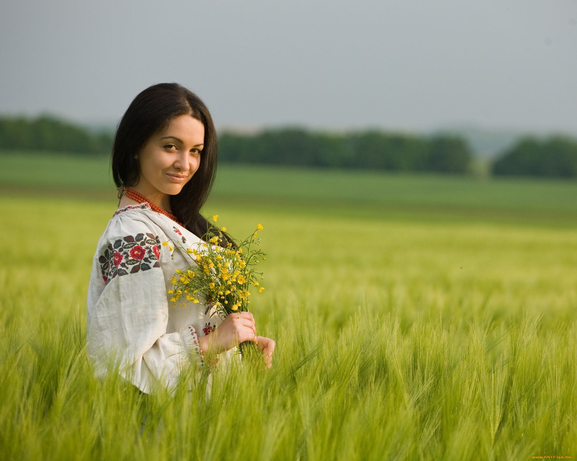 Women in Slavic costumes in Santo Andre