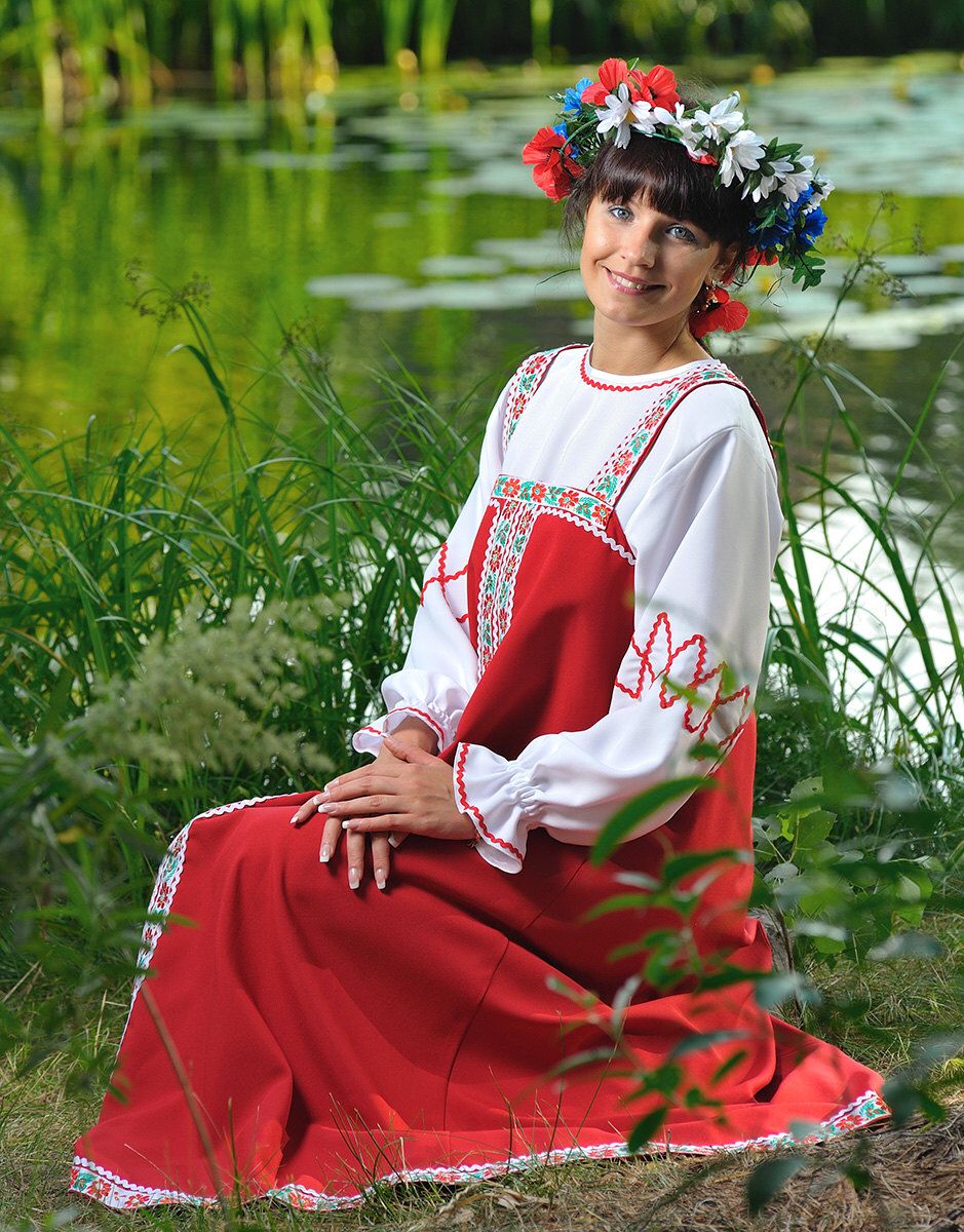 Beautiful girl Girls in Slavic costumes in Santo Andre