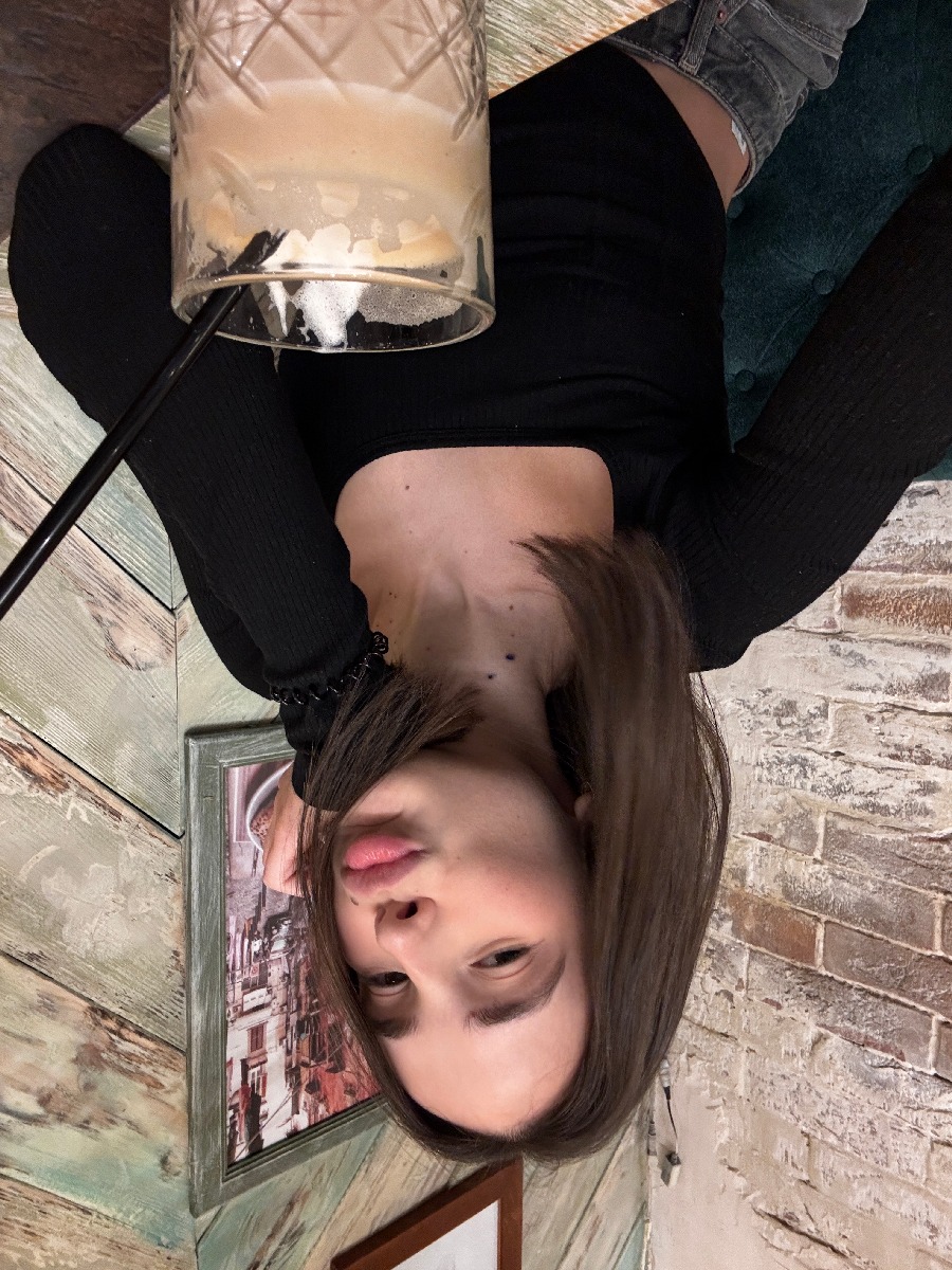 Fresh photos, fresh mood — Tina online in Santo Andre